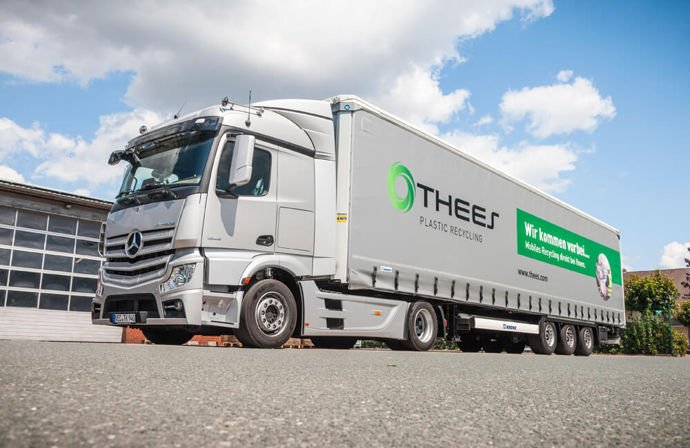 Thees truck: On the road for you.